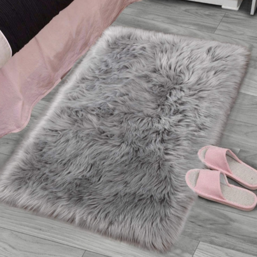 Gray Faux Fur Rug 2'x4'